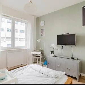https://color-room-warsaw-wola.warsawhotelspoland.com
